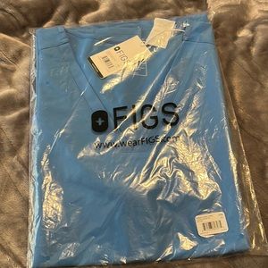 Casma figs scrub top